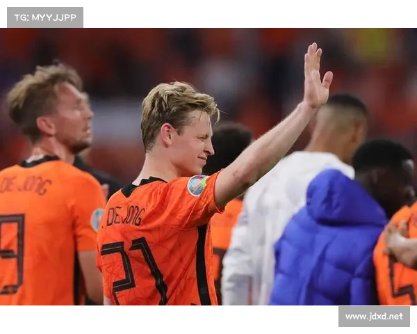 德容在荷兰超级杯中展现惊人控球能力助力球队胜利 德容在荷兰超级杯中展现惊人控球能力助力球队胜利