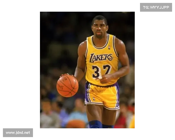 快攻节奏与全面视野 魔术师约翰逊给足球战术的深刻启示 快攻节奏与全面视野 魔术师约翰逊给足球战术的深刻启示